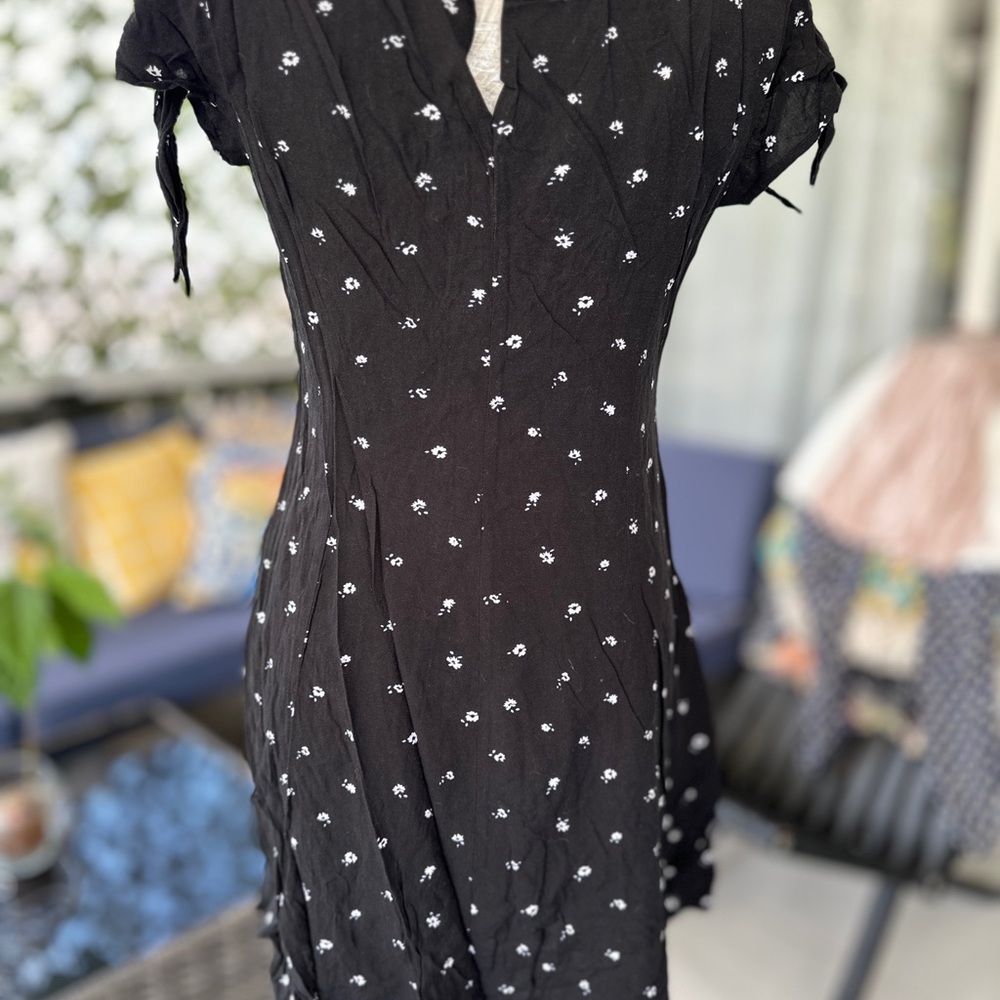 ♡Black Floral Women's Dress -Size Medium♡ - Picture 3 of 4